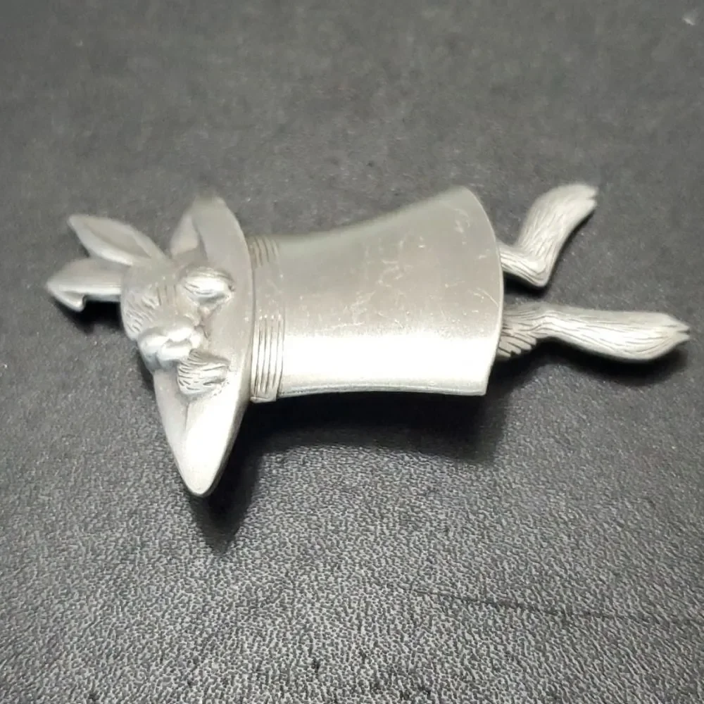 JJ vintage rabbit in a hat brooch